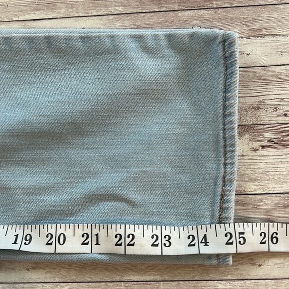 Levi’s 724 High Rise Straight Crop Leg Light Wash Ripped Knees Jeans - Picture 8 of 11